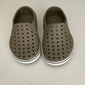 Native classic khaki shoes